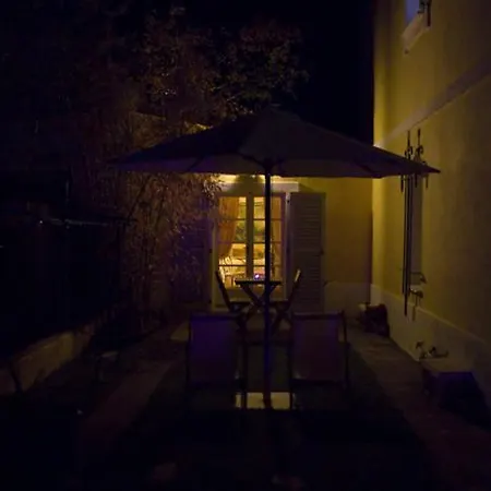 Pavillon Apartment *